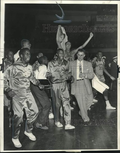 1958 press photo - photo, isadore